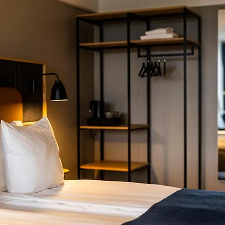 Idraettens Hus Hotel Og Konference Брённбювестер Экстерьер фото